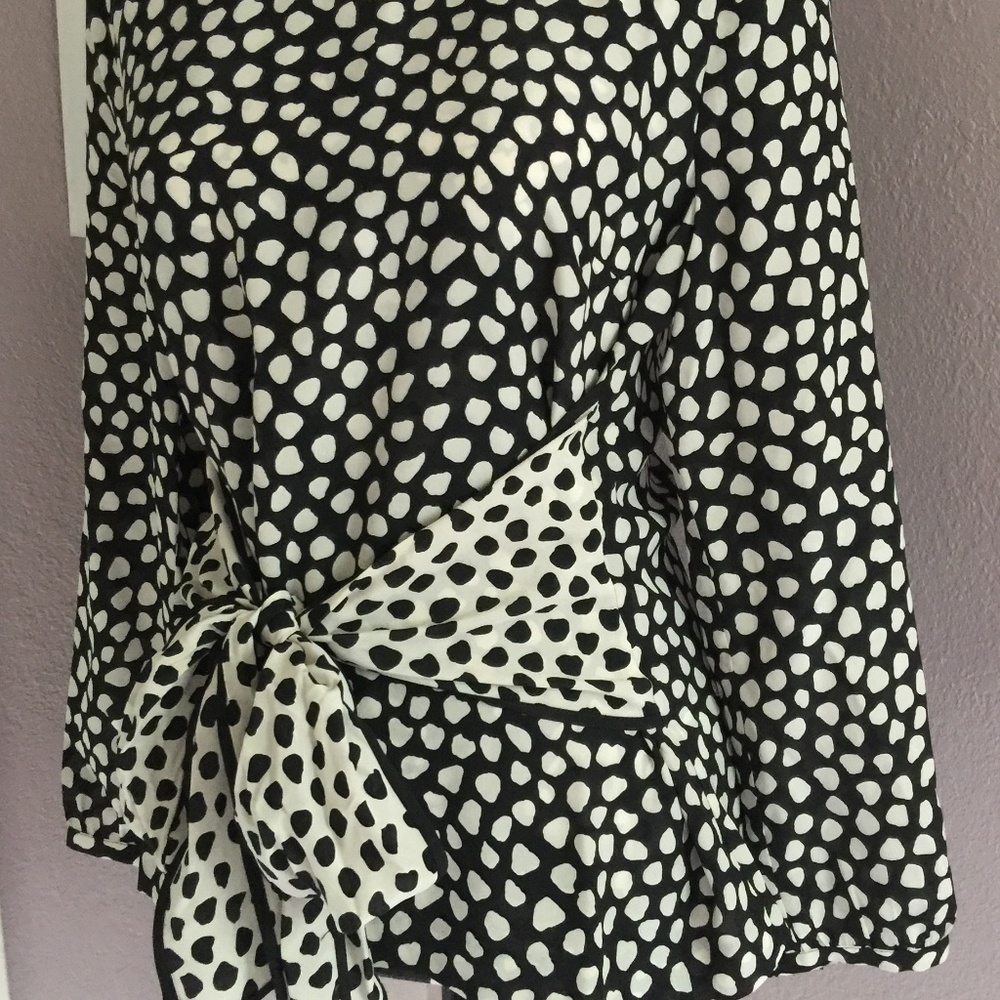 J. Crew Pebble Print Black & Cream Silk Tie Size 6 - Picture 3 of 8